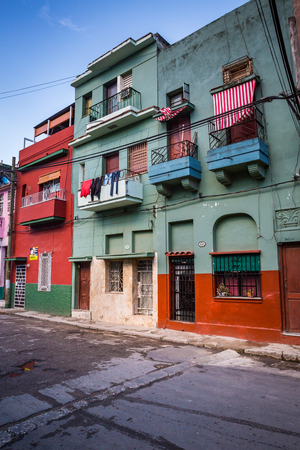 HABANA, CUBA-JANUARY 13: City street on January 13, 2018 in Habana, Cuba. Street view of Habanaのeditorial素材