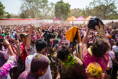 AGRA, INDIA-MARCH 2: Holi celebration on March 2, 2018 in Agra, India. People at celebration of Holiのeditorial素材