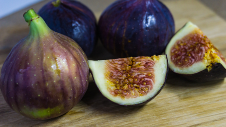 Fresh fig fruits arranged on wooden tableの写真素材
