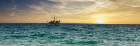 Ocean sunset and sail ship, sea cruise, sunset, seascape, sailing yacht, romantic adventure, Seascapeの写真素材