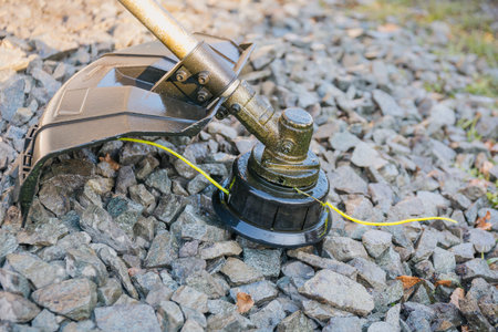 Wash the trimmer with water on the rocks after work