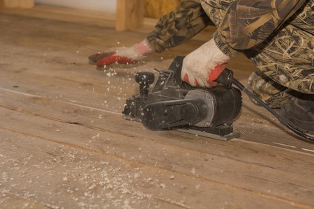 Wood chips. Plot the boards. The man is leveling the boardsの写真素材