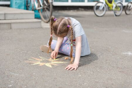 Zarinsk, Russia - June 01, 2019: children draw on the pavement. Draw with colored chalk. Children's drawings on the pavementのeditorial素材
