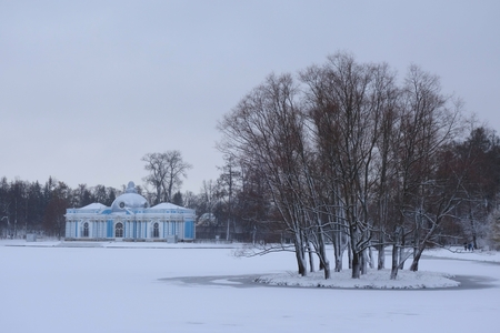 Grotto pavilion in Catherine park, snowy day in Novemberの写真素材