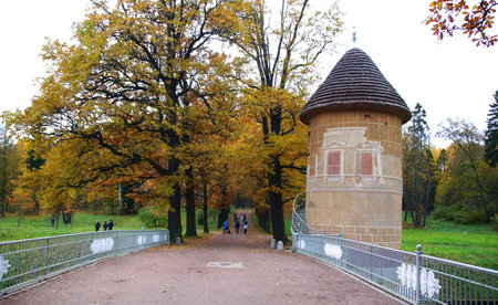 Autumn Evening and Peak Tower in the Slavyanka River Valley in Pavlovsk Parkのeditorial素材