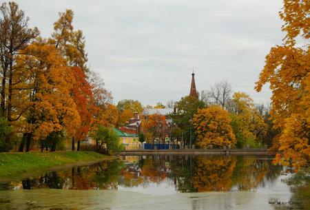 Morning walk in the autumn park, Catherine Park and the Great Cascade Pondsのeditorial素材