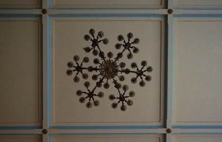 Fragment of the ceiling and chandelier in the Picture Hall of the Vitebsky Station in St. Petersburgのeditorial素材