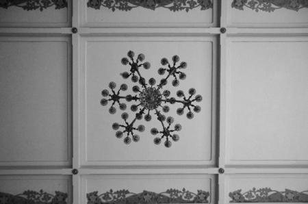 Fragment of the ceiling and chandelier in the Picture Hall of the Vitebsky Station in St. Petersburgのeditorial素材