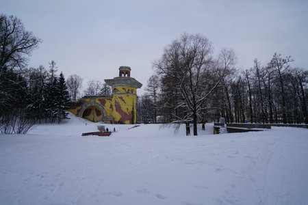 Walk on a frosty winter day in Catherine Park in Tsarskoe Selo, Monument Tower Ruinの写真素材