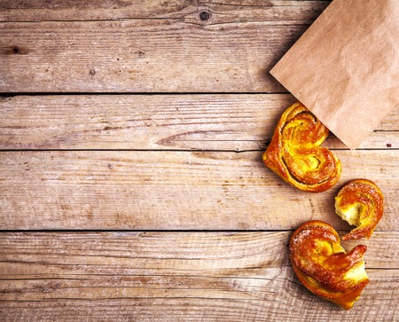 Bun heart on wooden background.の写真素材