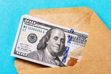 One hundred dollar bills in an envelope, top viewの写真素材