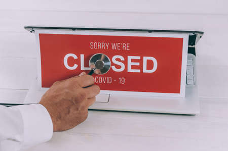 Concept on the topic of online business. The sign on the laptop with the inscription. Sorry We are closed COVID-19の写真素材