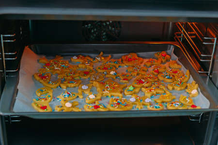 Homemade cookies in the oven in the kitchenの写真素材