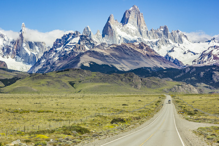 asphalt road under mountain Fitz Roy in Patagoniaの写真素材