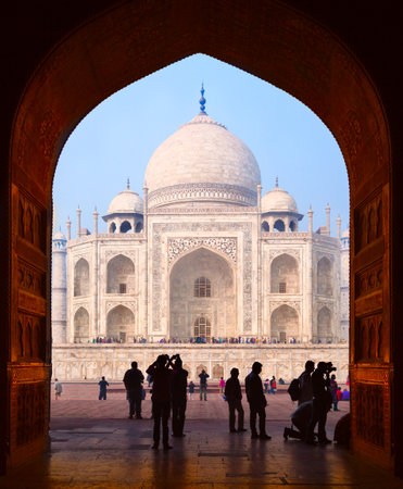 Tourists and photographers at the gates to Taj Mahalのeditorial素材