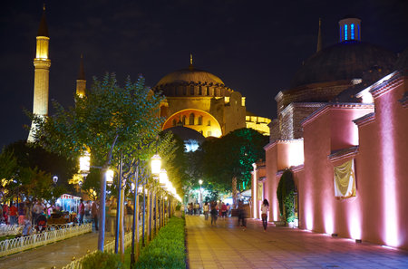 The night view of walkway to Hagia Sophia  throught the Sultan Ahmet Park, Istanbul, Turkeyのeditorial素材