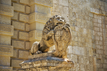 Statue of lion holding shield with the coats of arms of Antonio de Vilhena near Mdina Main Gate. Maltaの写真素材