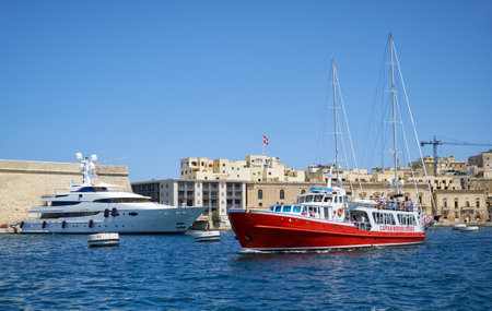 BIRGU, MALTA - JULY 31, 2015:  The ship of Captain Morgan Cruises  company passes on the bay along the Birgu coast, Malta.のeditorial素材