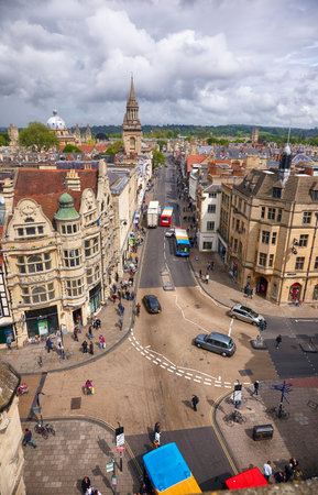 OXFORD, ENGLAND - MAY 15, 2009: View from the Carfax Tower to the crossroads of St Aldate's, Cornmarket, Queen and High streets which is considered to be the center of city. Oxford University. Englandのeditorial素材