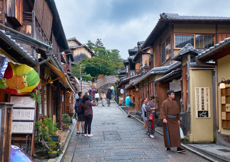 KYOTO, JAPAN - OCTOBER 18, 2019:  The crowded with people Sannenzaka street full of cafe and souvenir shops near Kiyomizu-dera temple. Kyoto. Japanのeditorial素材