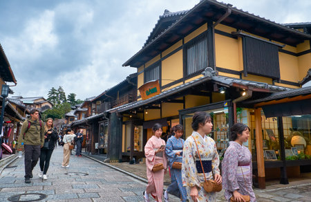 KYOTO, JAPAN - OCTOBER 18, 2019:  The crowded with people Sannenzaka street full of cafe and souvenir shops near Kiyomizu-dera temple. Kyoto. Japanのeditorial素材
