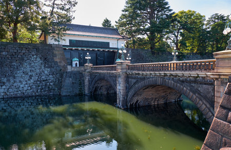 Seimon Ishibashi Bridge leads to the main gate of Tokyo Imperial Palace. It is known as the Eyeglasses Bridge (Meganebashi) because of its stone-arch reflecting in the water of moat. Tokyo. Japanのeditorial素材