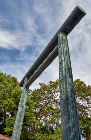The view up to the Daini Torii (Second Shinto shrine arch), the largest bronze torii gate in Japan. Yasukuni Shrine st Chiyoda. Tokyo. Japanのeditorial素材