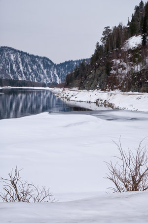 Altai river Biya in winter season. Banks of river are covered by ice and snow. Altai, Siberia, Russiaの写真素材