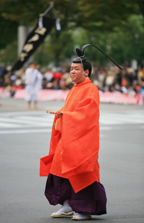 Kyoto, Japan - October 22, 2007: A court nobleman from the Prince Konoe Tadahiro retinue in the traditional Japanese wear (Joe) and Kanmuri hat. Jidai Festival. Kyoto. Japanのeditorial素材