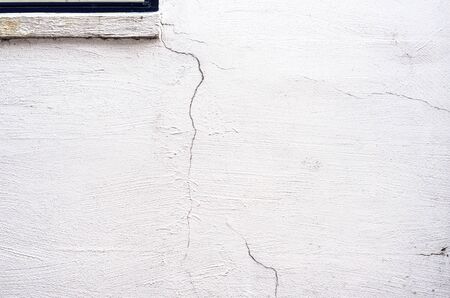 Cracks on the plastered white wall of an old house. Reconstruction work.  Brickworkの写真素材