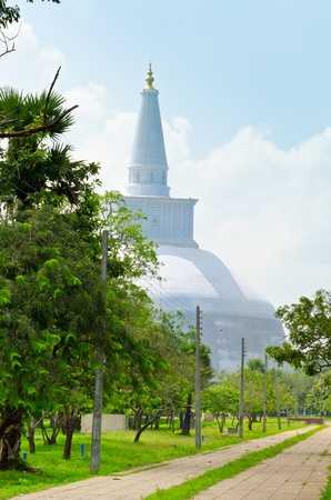Ruwanwelisaya Chedi in the sacred city of Anuradhapura, Sri Lanka, also known as Mahathupa and Rathnamali Dagoba の写真素材