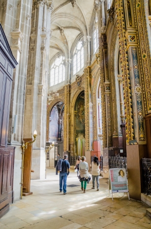 PARIS - APR 14  interior of The Church of St Eustace のeditorial素材