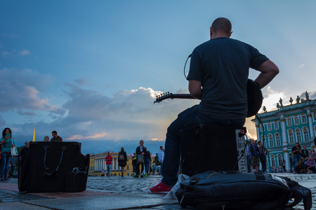 ST. PETERSBURG, RUSSIA - JULY 15, 2016: people enjoy the art of street musician in the Palace Square, St. Petersburg, Russiaのeditorial素材