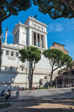 Rome, Italy - Oct 03, 2018: Venice Square and a fragment of the monument of Altare della Patriaのeditorial素材