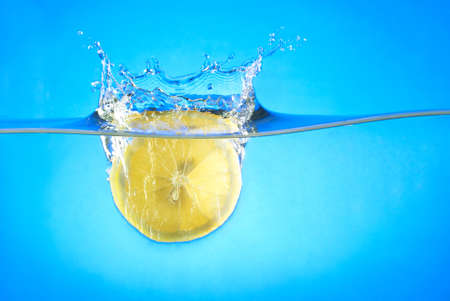 Lemon fell into the water, splashes and bubbles