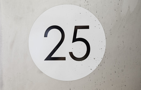 Signal with a number of information, street number to indicate, typography