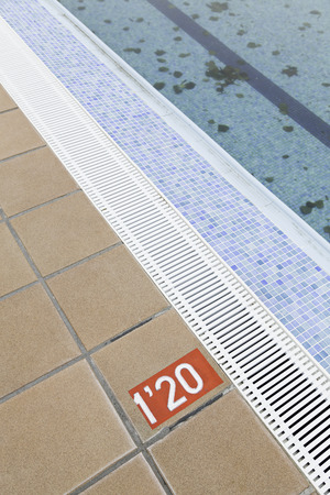 Dirty pool in autumn, detail of an abandoned pool winter, cold and dirtの写真素材