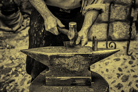 Hammer and anvil, detail of a forge, metal herramienasの写真素材