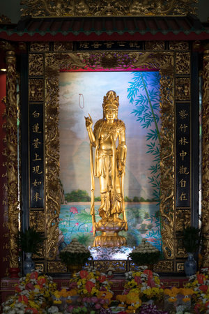 The holy statue in Chinese temple in Bangkokのeditorial素材
