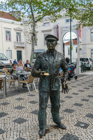 statue of O Cauteleir, the seller of lottery tickets in Largo Trinidade Coelho in Lisbon, Portugalのeditorial素材