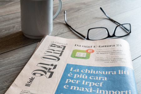 Il Sole 24 ore Italian newspaper on the tableのeditorial素材