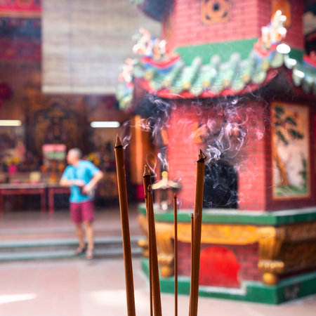 Kuala Lumpur, Malaysia, January 2019.  The  the incense sticks lit in  Guan Di taoist Templeのeditorial素材