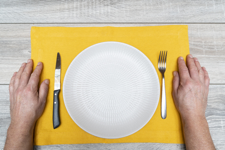 a man in front of an empty plateの写真素材