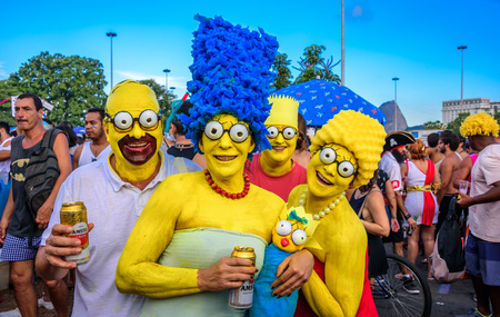 RIO DE JANEIRO, BRAZIL - FEBRUARY 28, 2017: Costumed family of the Simpsons with Homer, Marge, Bart, Lisa and Maggie at Bloco Orquestra Voadora in Flamengo Park, Carnaval 2017のeditorial素材