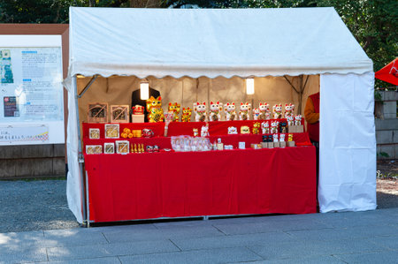 Chiyoda City, Tokyo, Japan - January 03, 2020: Shop selling Manekineko and other traditional Japanese souvenirs.のeditorial素材