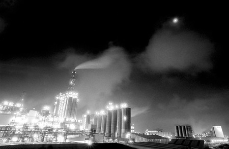 Air pollution in a oil refinery in Tarragona, Spainの写真素材