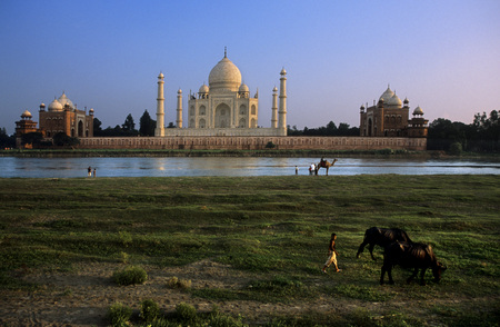 Agra, Uttar Pradesh. Taj Mahal in River Yamuna, Agra, India The Taj Mahal is a mausoleum located in Agra, India, built by Mughal Emperor Shah Jahan in memory of his favourite wife, Mumtaz Mahal. The Taj Mahal is considered the finest example of Mughal arcのeditorial素材