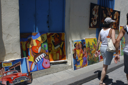 Paintings for sale in street market Havana Viejaのeditorial素材