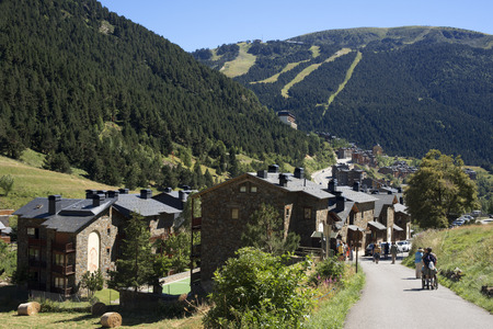 Trekking in the Vall d'Incles between Soldeu and El Tarter, Soldeu, Valira d'Orient, Pyrenees mountain, Andorraのeditorial素材