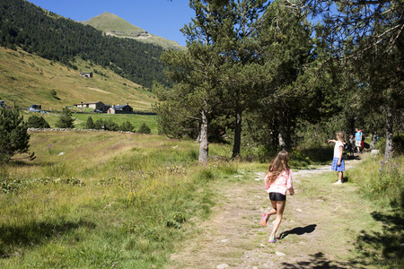 Trekking in the Vall d'Incles between Soldeu and El Tarter, Soldeu, Valira d'Orient, Pyrenees mountain, Andorraのeditorial素材